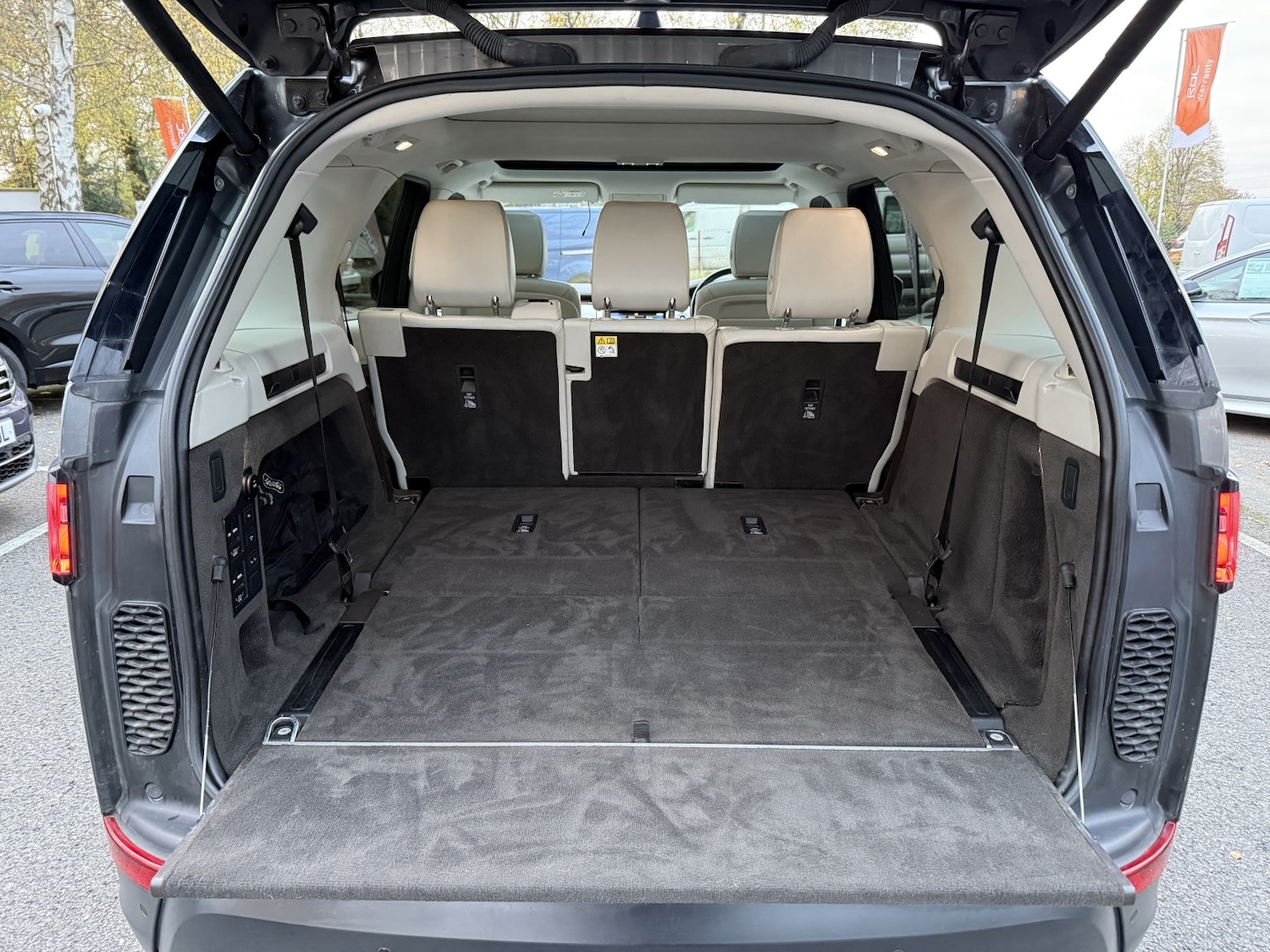 Used Land Rover Discovery 2017 for sale - 76712362: Photo 16