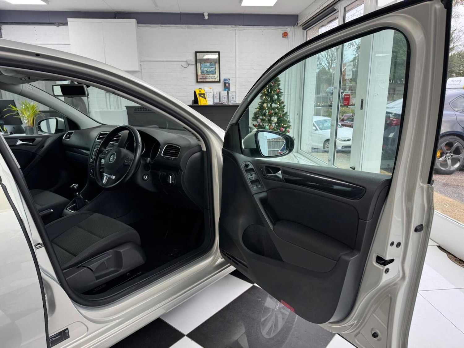 Used Volkswagen Golf 2011 for sale - 76863882: Photo 22