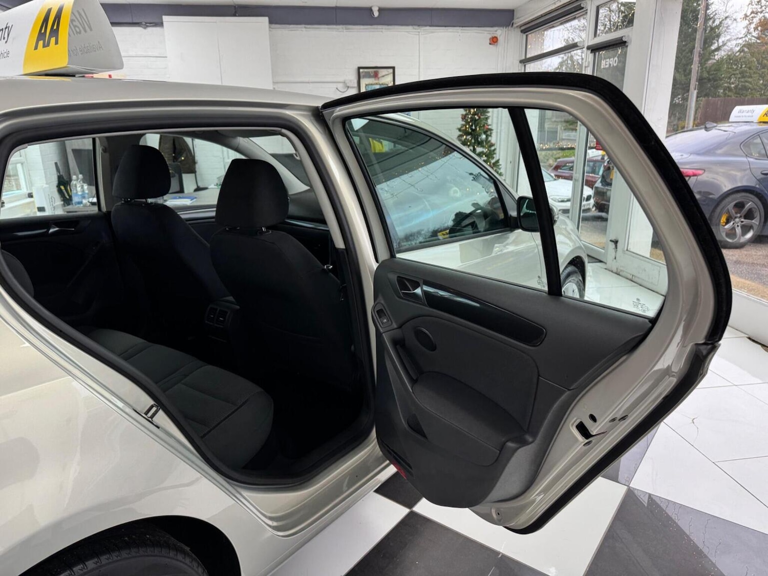 Used Volkswagen Golf 2011 for sale - 76863882: Photo 23