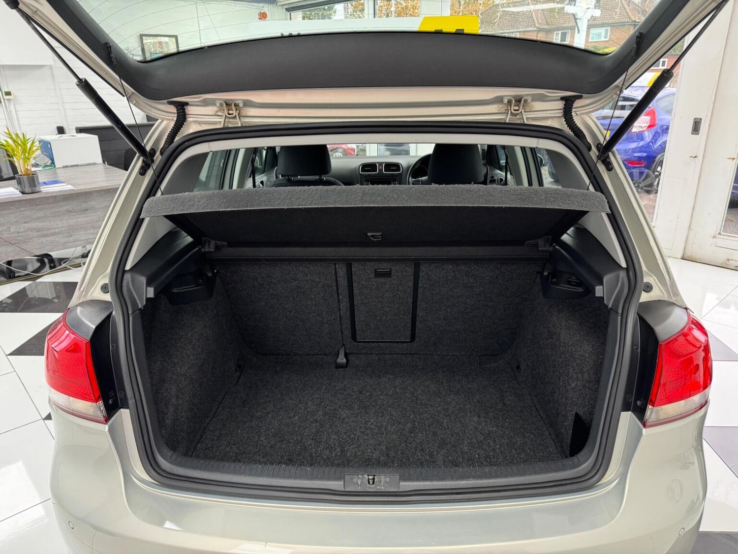 Used Volkswagen Golf 2011 for sale - 76863882: Photo 37