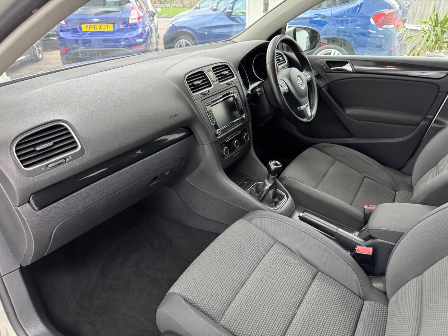 Used Volkswagen Golf 2011 for sale - 76863882: Photo 38