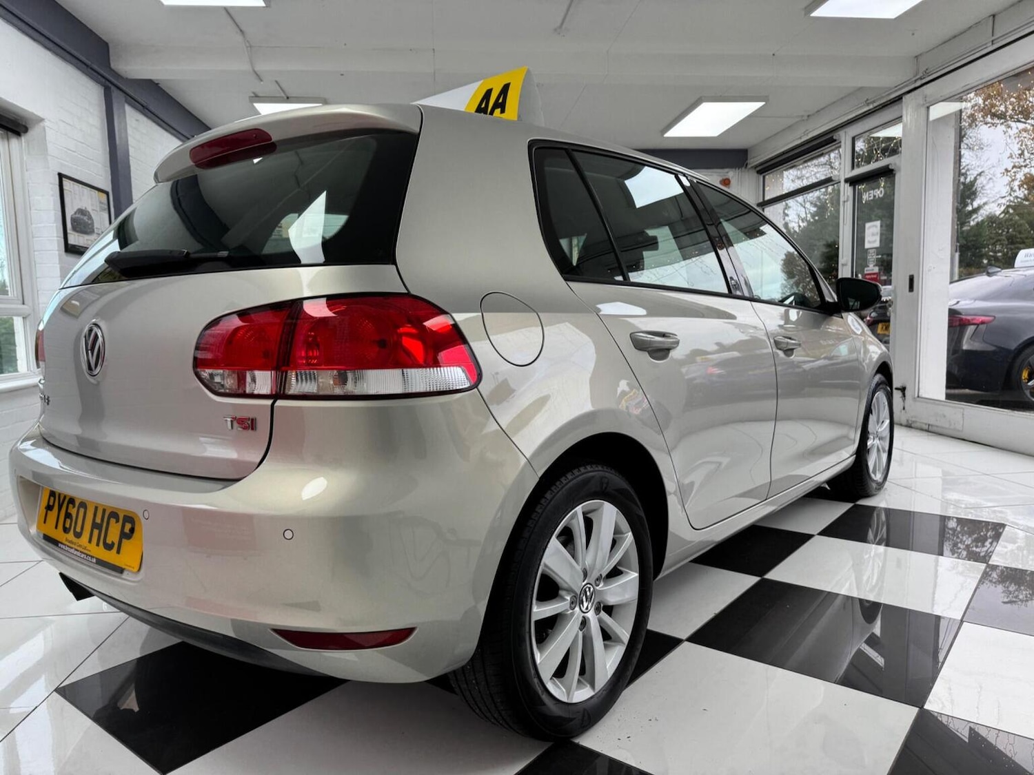 Used Volkswagen Golf 2011 for sale - 76863882: Photo 8