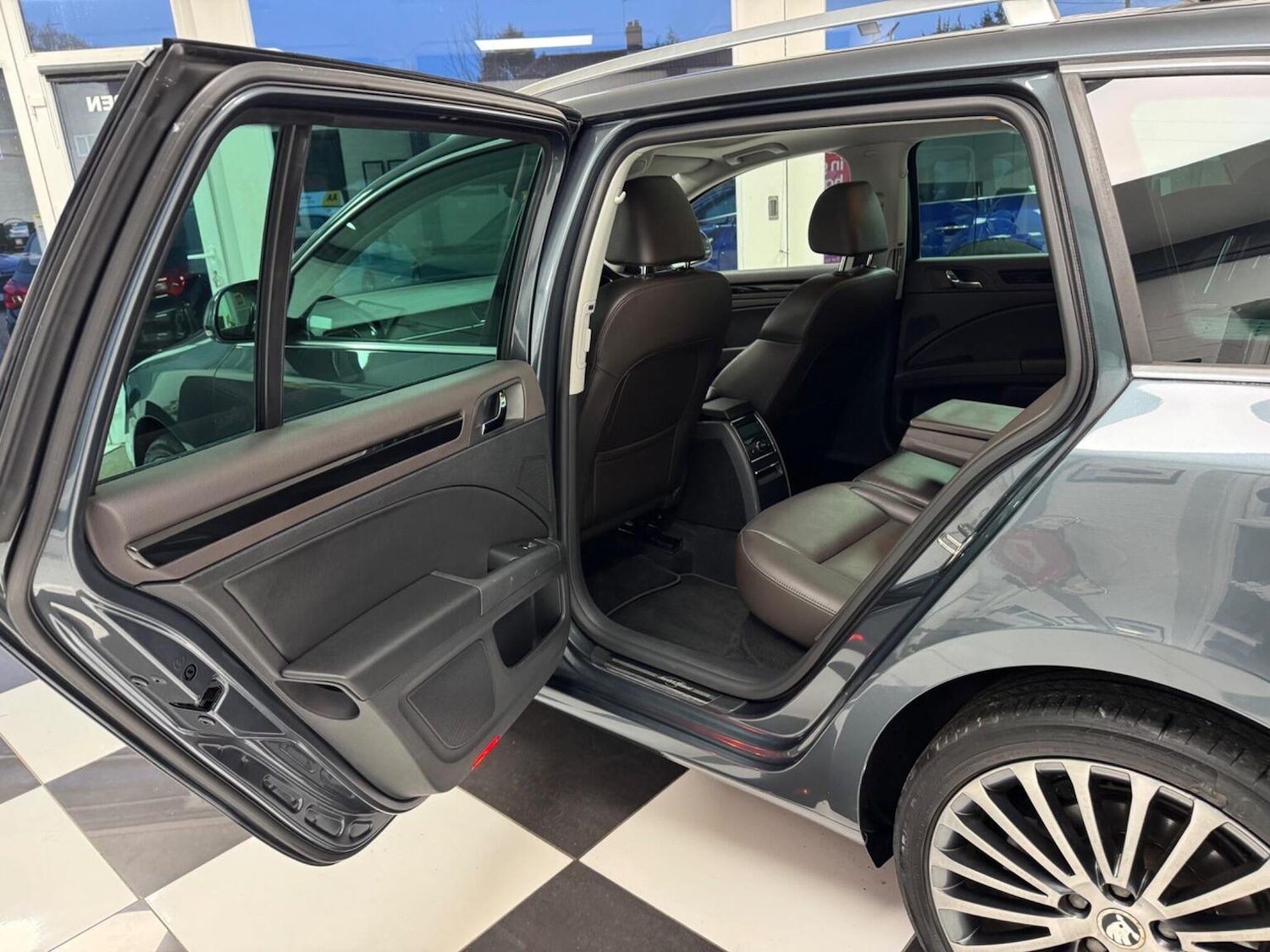 Used Skoda Superb 2015 for sale - 77564179: Photo 30