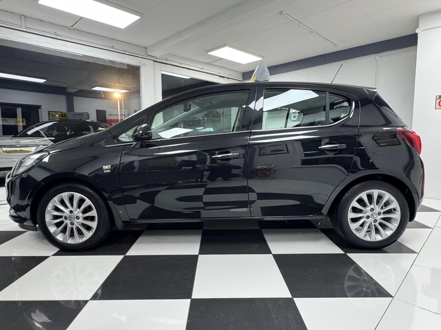 Used Vauxhall Corsa 2015 for sale - 77385190: Photo 5