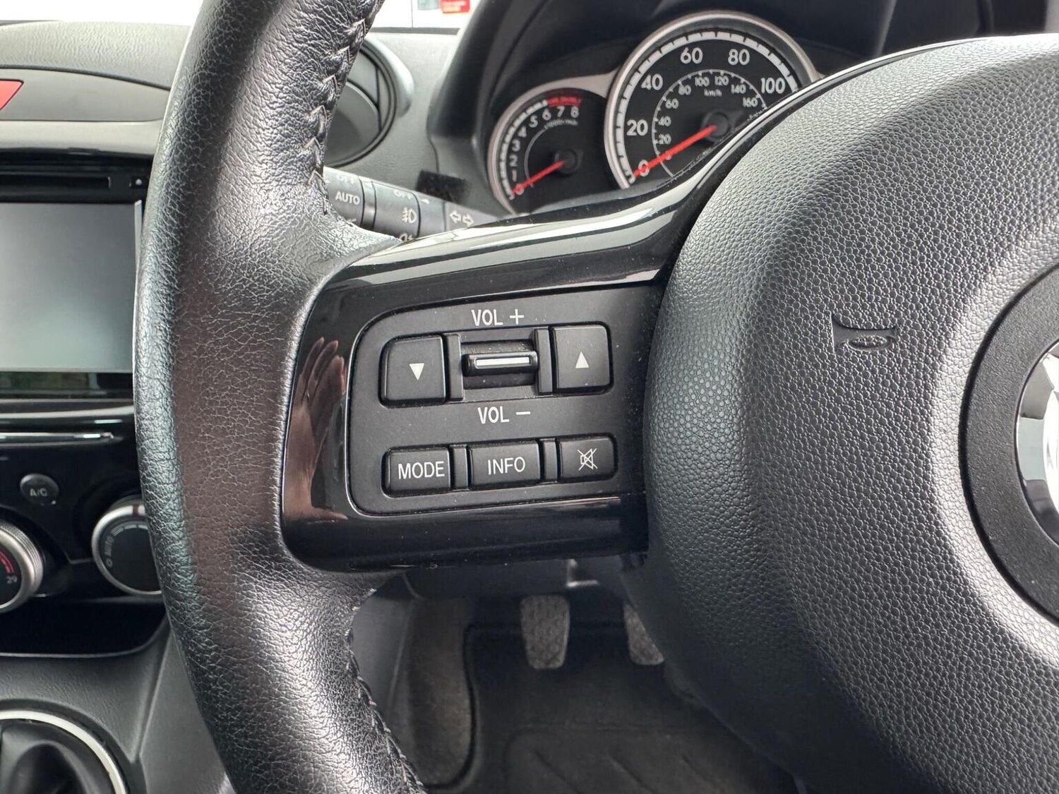 Used Mazda Mazda2 2014 for sale - 77906499: Photo 21