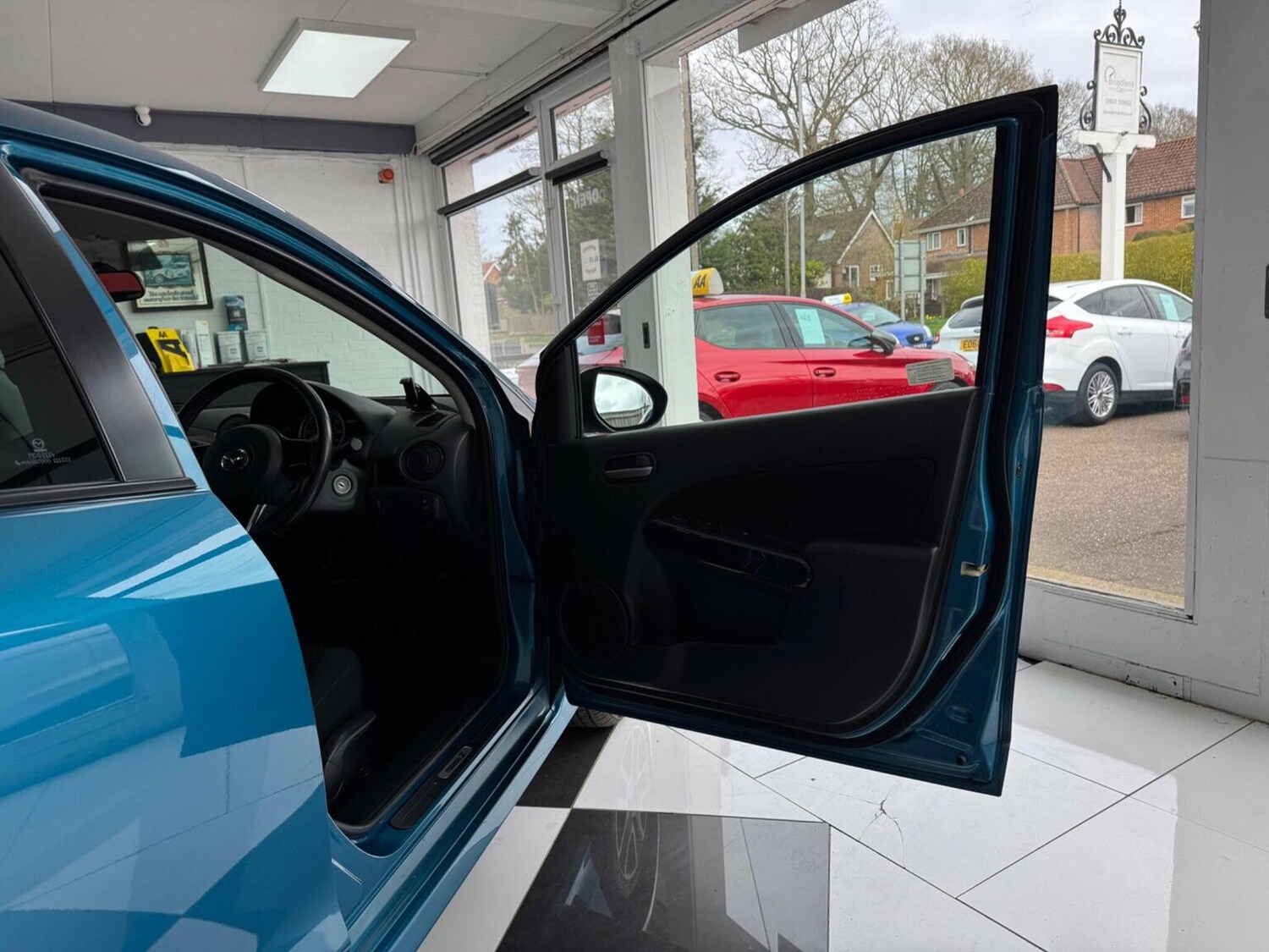 Used Mazda Mazda2 2014 for sale - 77906499: Photo 27