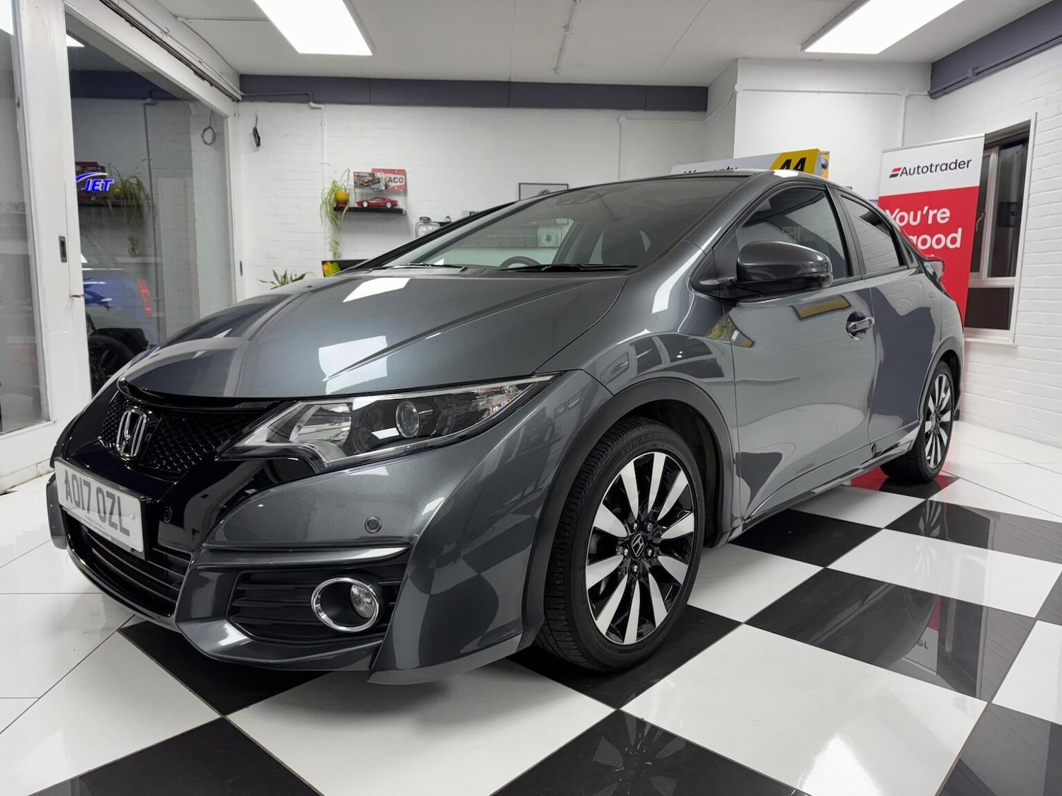 Used Honda Civic 2017 for sale - 77595409: Photo 2