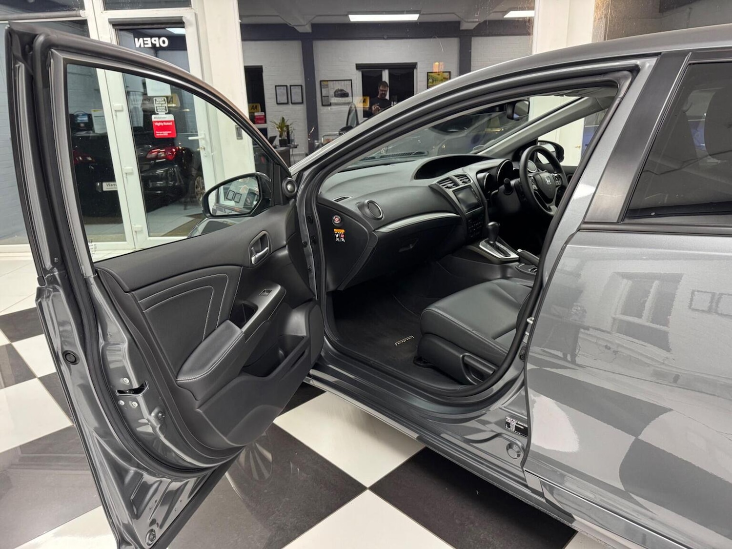 Used Honda Civic 2017 for sale - 77595409: Photo 32