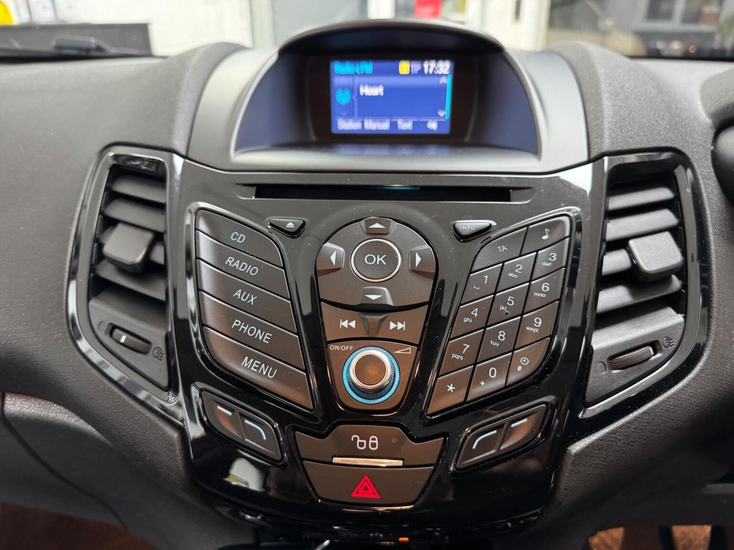 Used Ford Fiesta 2015 for sale - 77240309: Photo 27