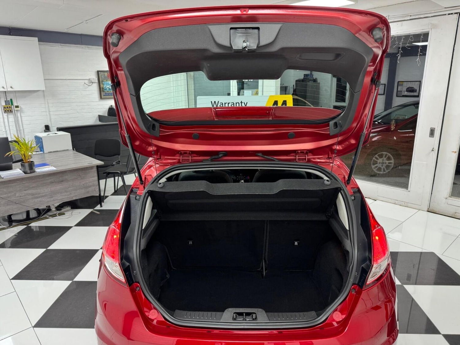 Used Ford Fiesta 2015 for sale - 77240309: Photo 31