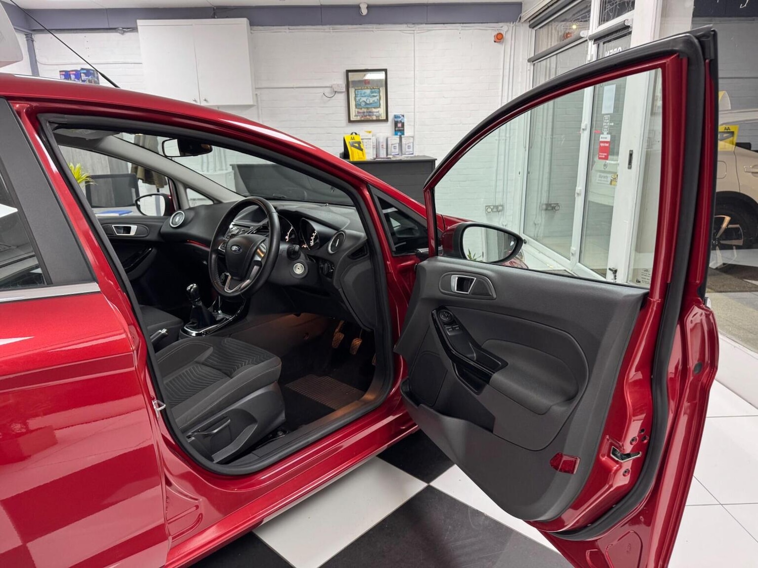 Used Ford Fiesta 2015 for sale - 77240309: Photo 40