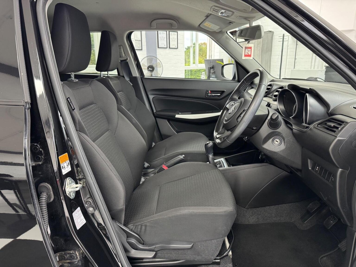 Used Suzuki Swift 2018 for sale - 76134036: Photo 21