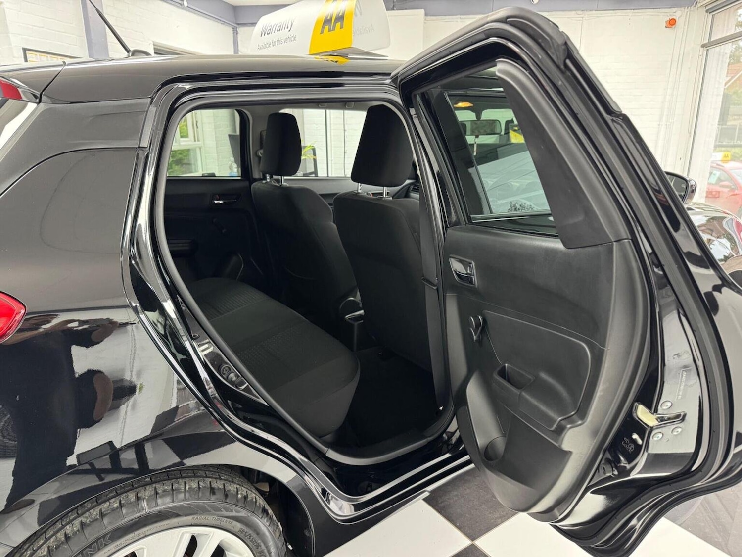 Used Suzuki Swift 2018 for sale - 76134036: Photo 38
