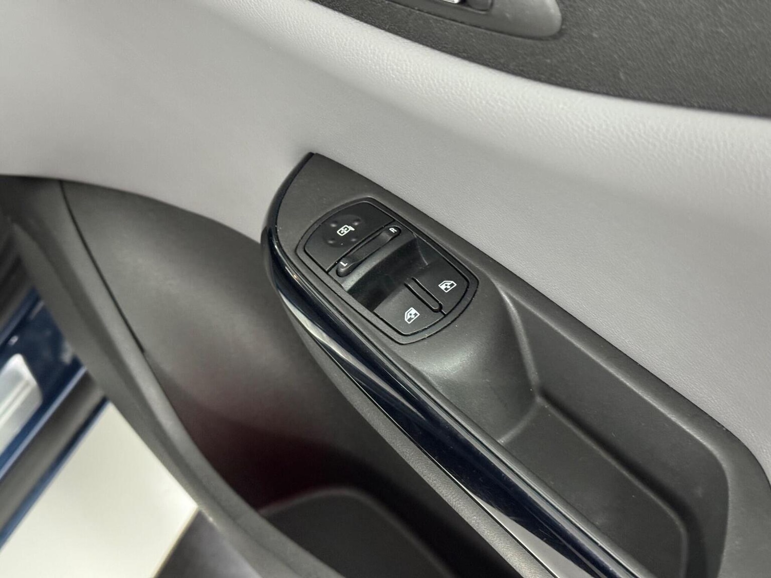 Used Vauxhall Corsa 2015 for sale - 77162198: Photo 24