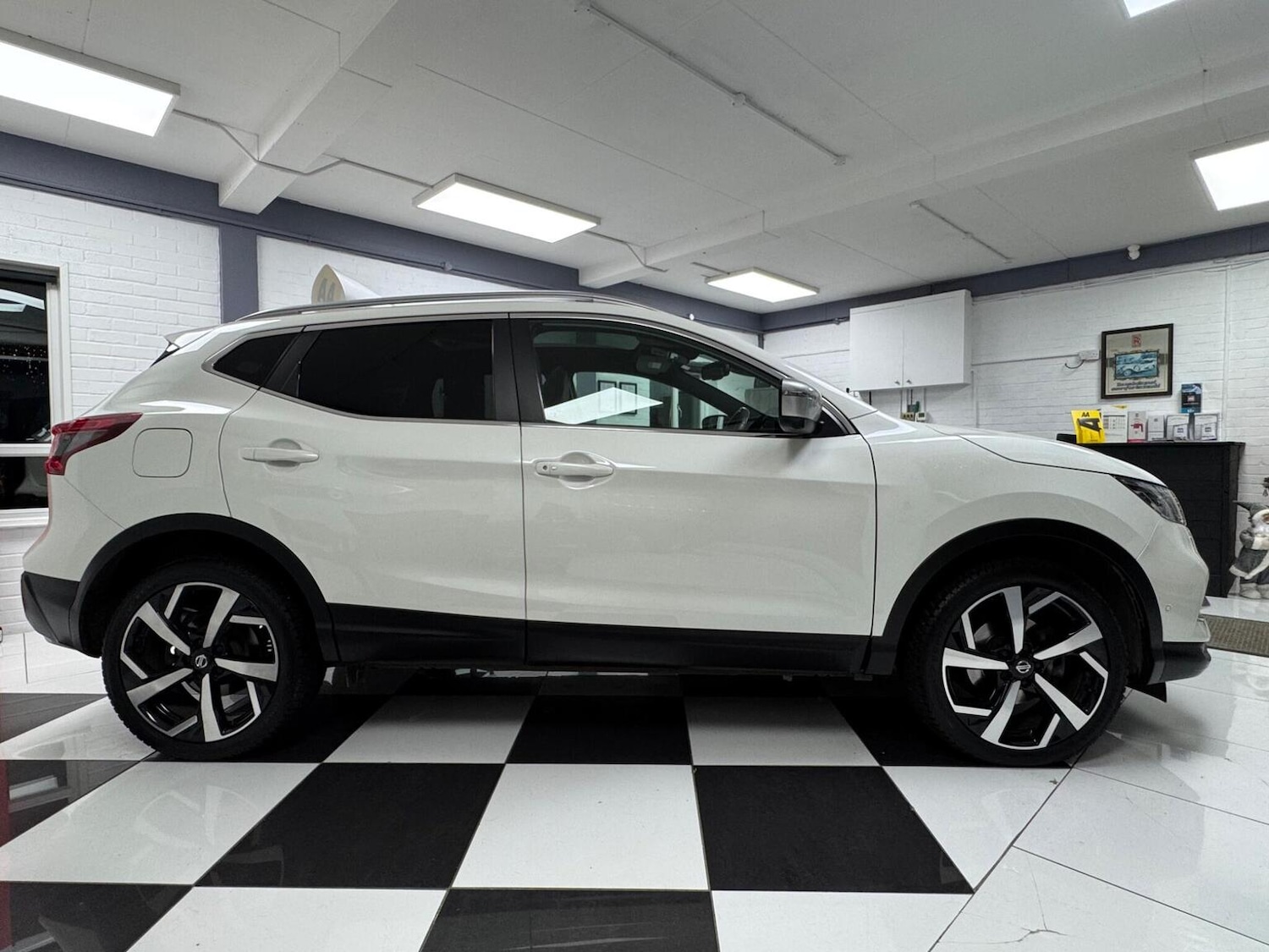 Used Nissan Qashqai 2018 for sale - 76769805: Photo 2