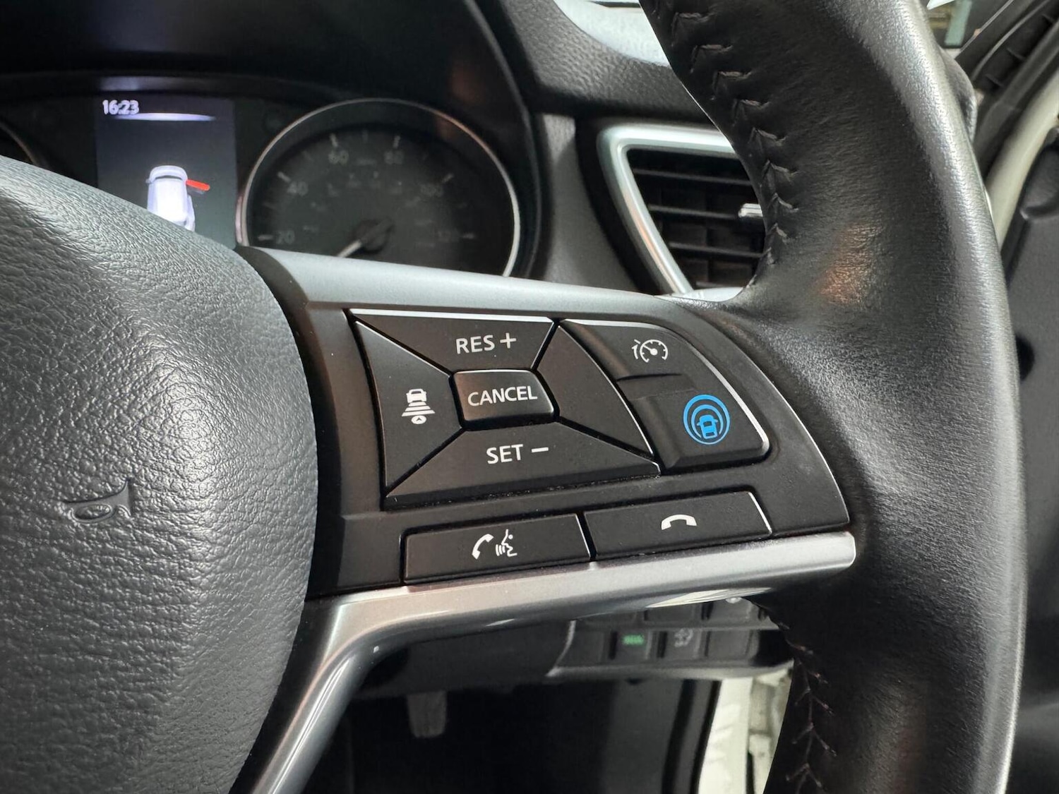 Used Nissan Qashqai 2018 for sale - 76769805: Photo 38