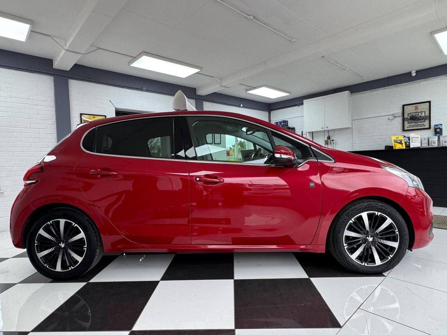 Used Peugeot 208 2019 for sale - 78213628: Photo 8