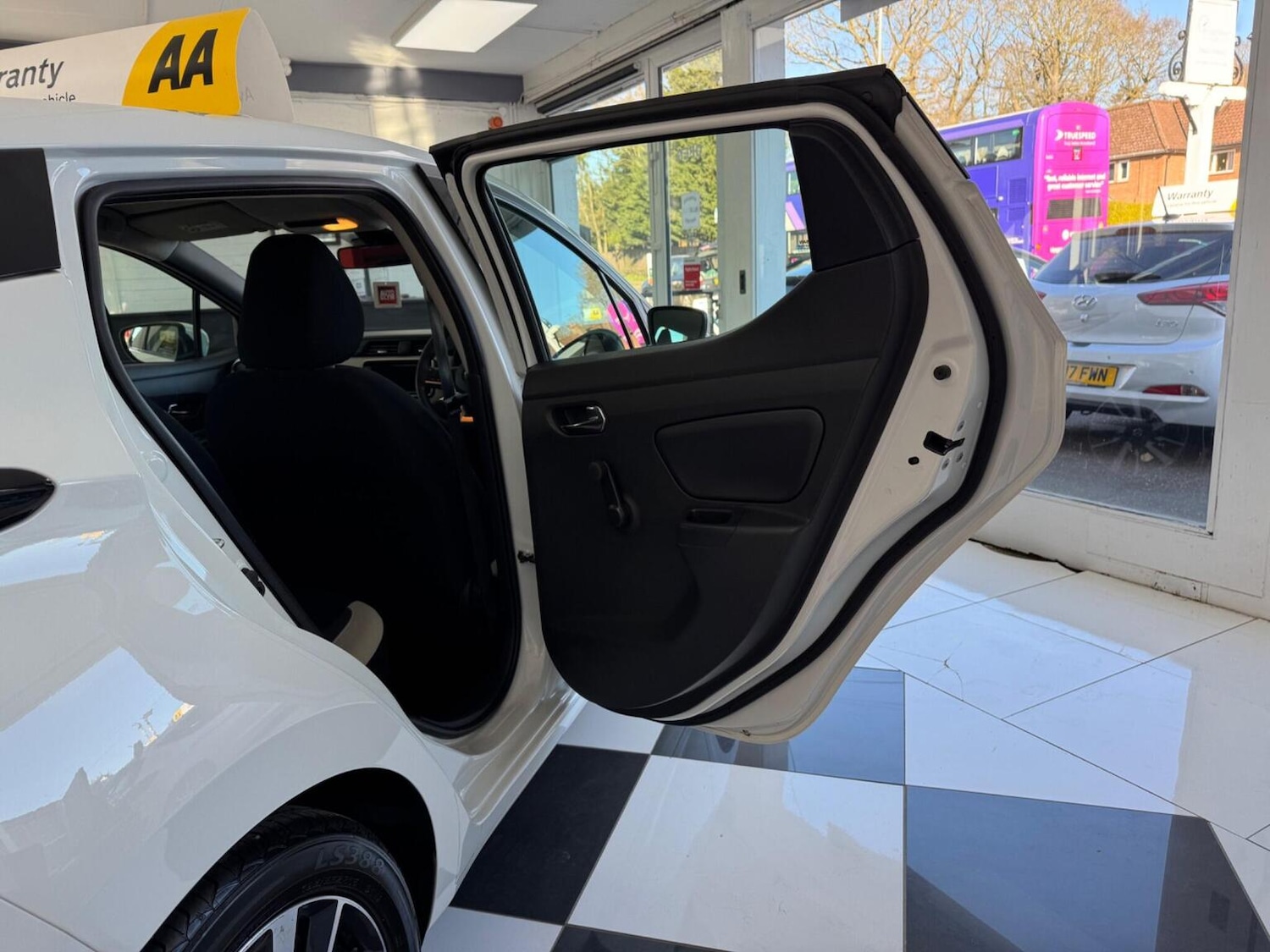 Used Nissan Micra 2017 for sale - 77977177: Photo 30