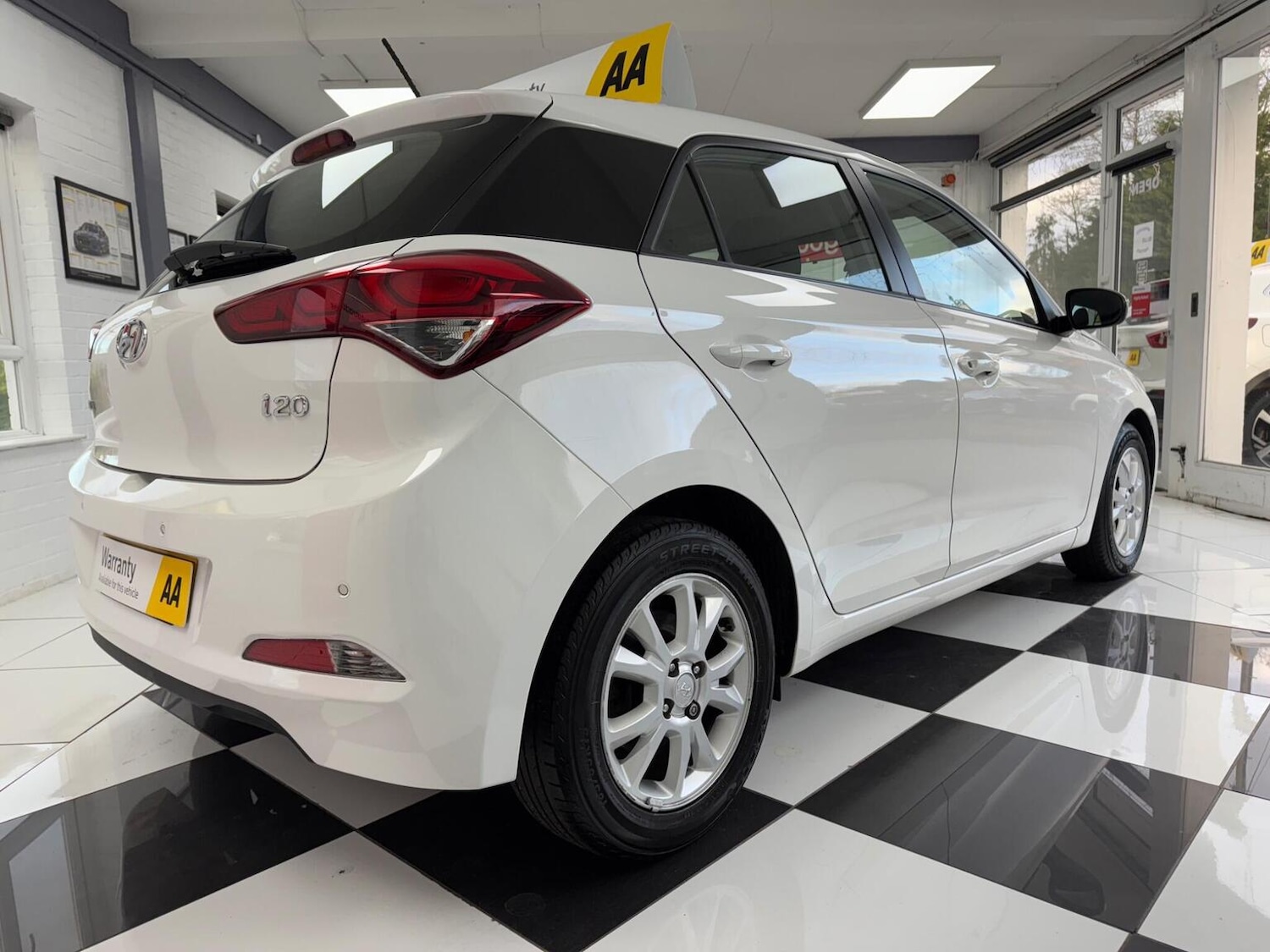 Used Hyundai i20 2017 for sale - 77228255: Photo 10