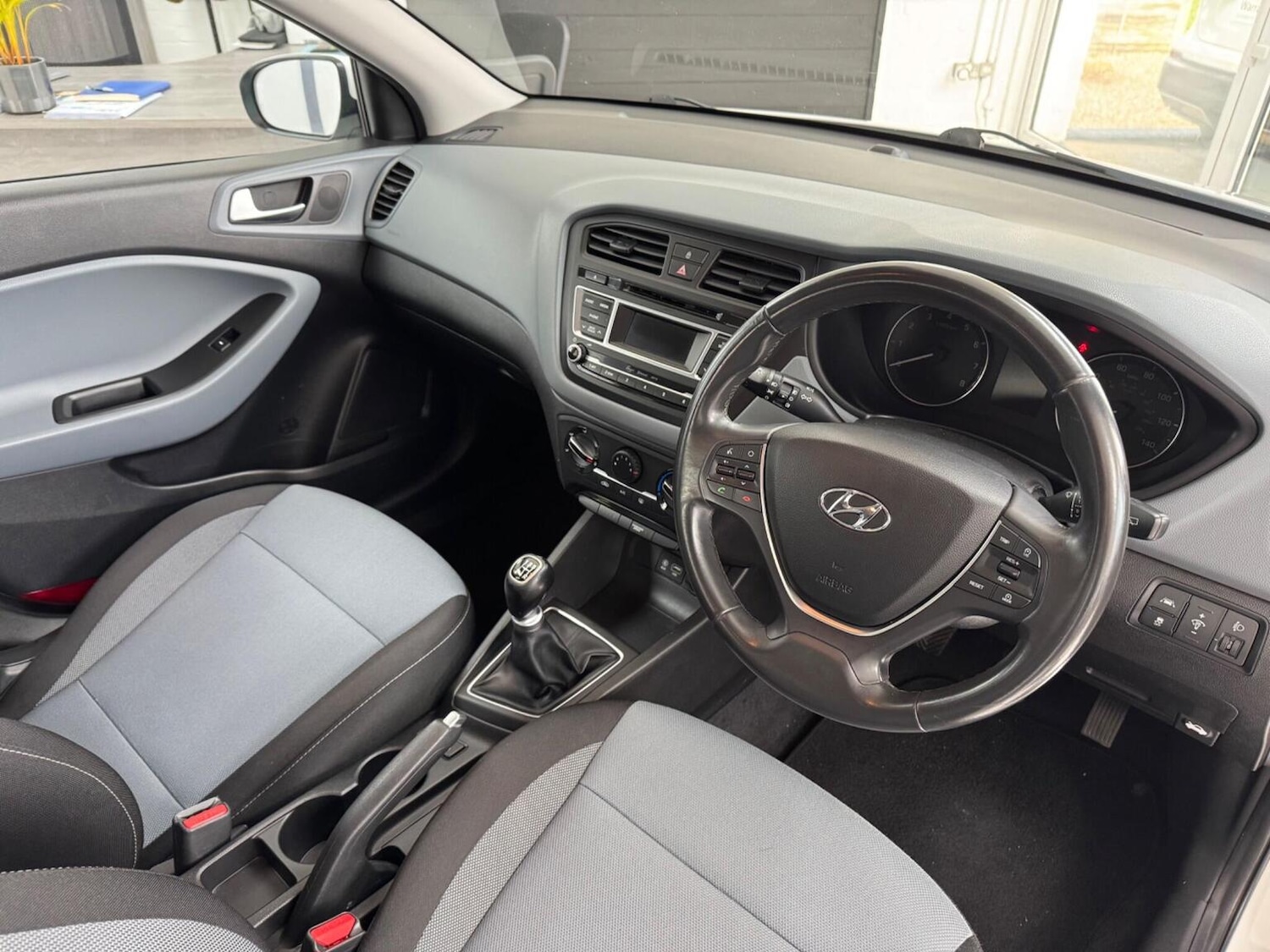 Used Hyundai i20 2017 for sale - 77228255: Photo 12