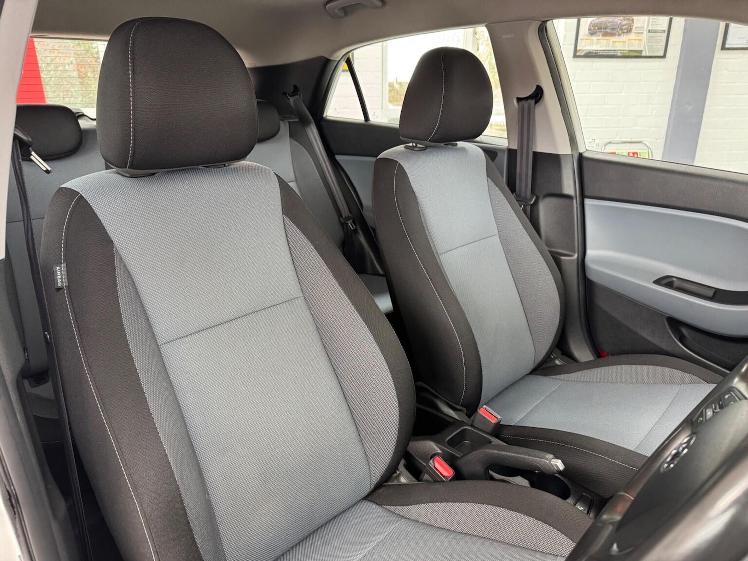 Used Hyundai i20 2017 for sale - 77228255: Photo 14