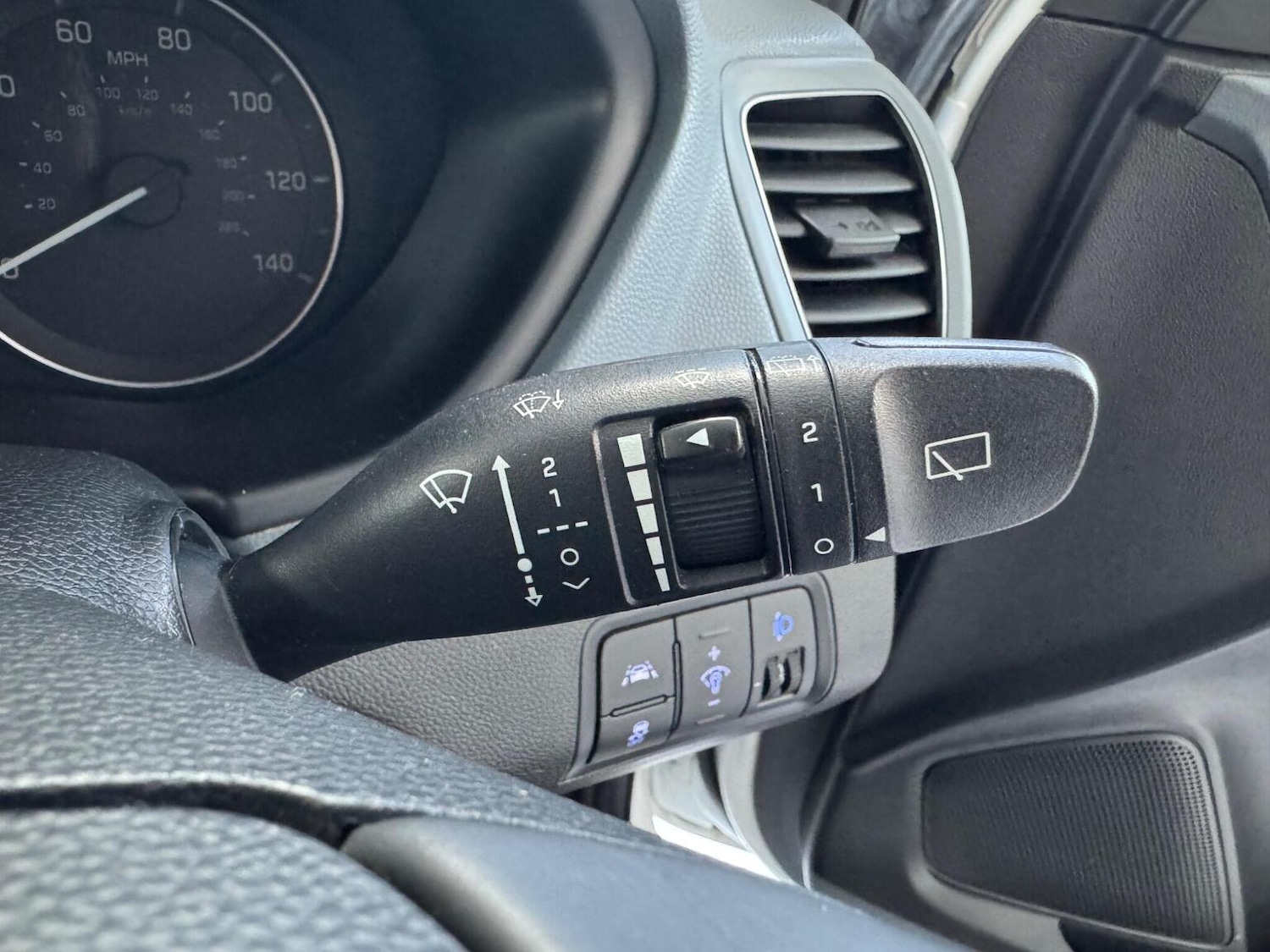 Used Hyundai i20 2017 for sale - 77228255: Photo 24