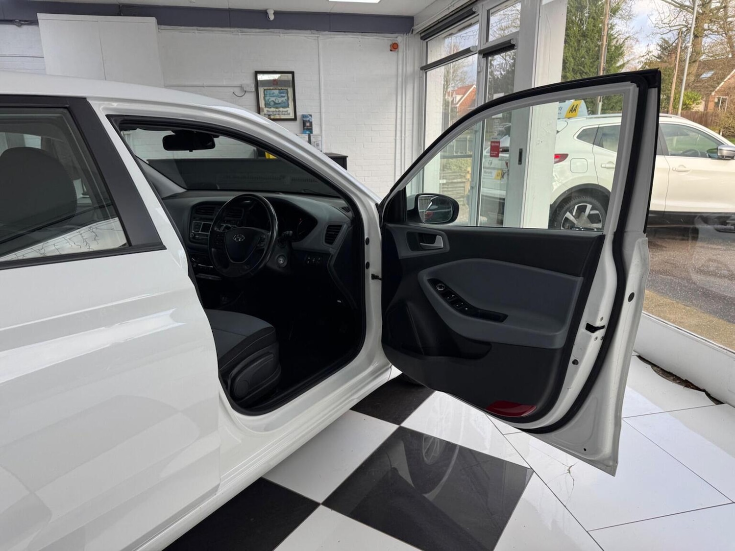 Used Hyundai i20 2017 for sale - 77228255: Photo 25