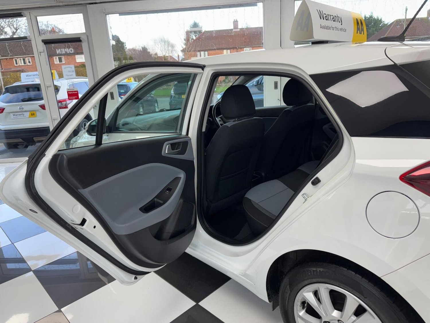 Used Hyundai i20 2017 for sale - 77228255: Photo 27