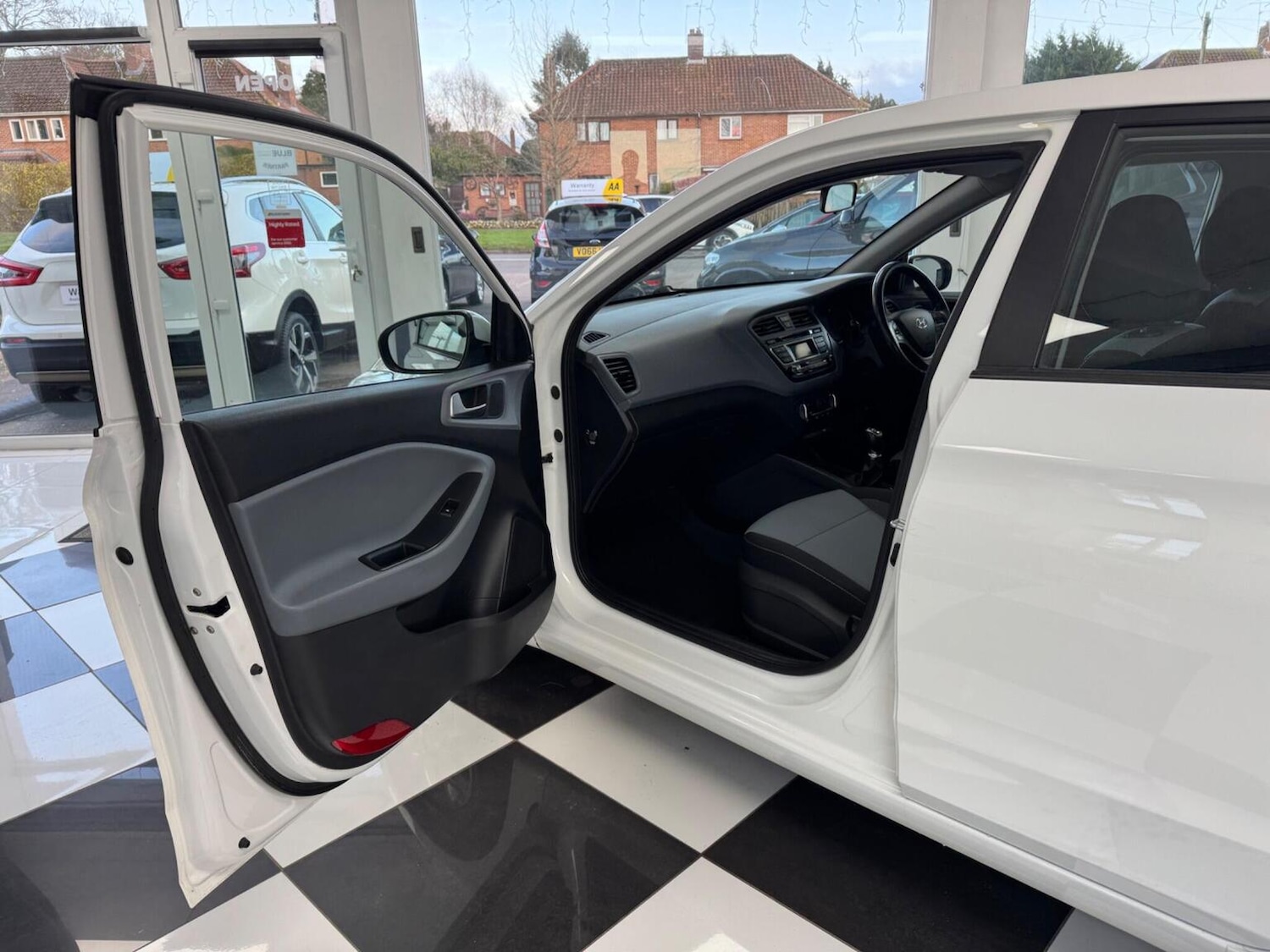 Used Hyundai i20 2017 for sale - 77228255: Photo 28