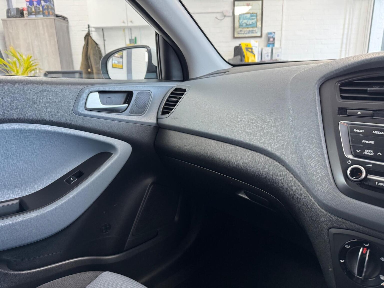 Used Hyundai i20 2017 for sale - 77228255: Photo 44