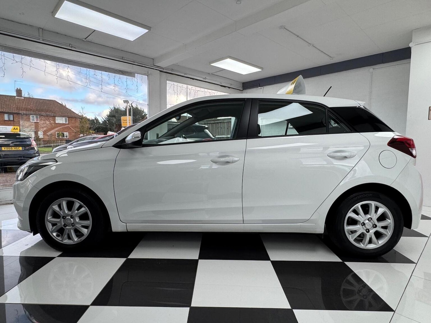 Used Hyundai i20 2017 for sale - 77228255: Photo 6