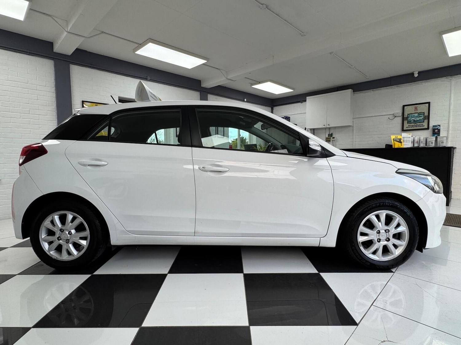 Used Hyundai i20 2017 for sale - 77228255: Photo 9