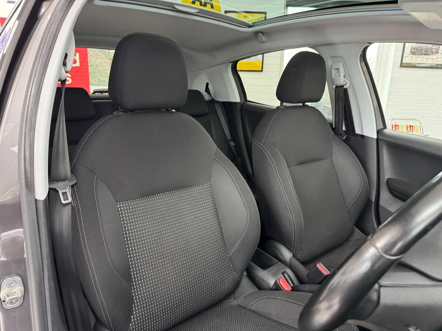 Used Peugeot 208 2018 for sale - 76963303: Photo 15