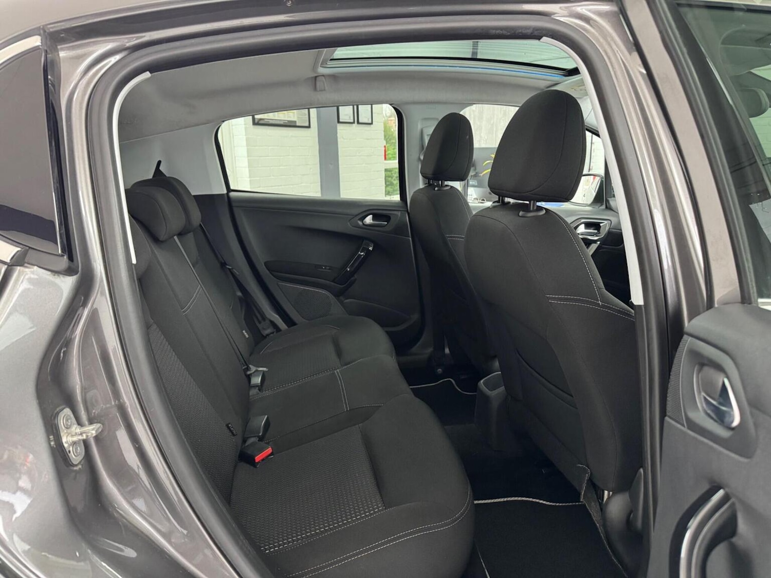 Used Peugeot 208 2018 for sale - 76963303: Photo 17