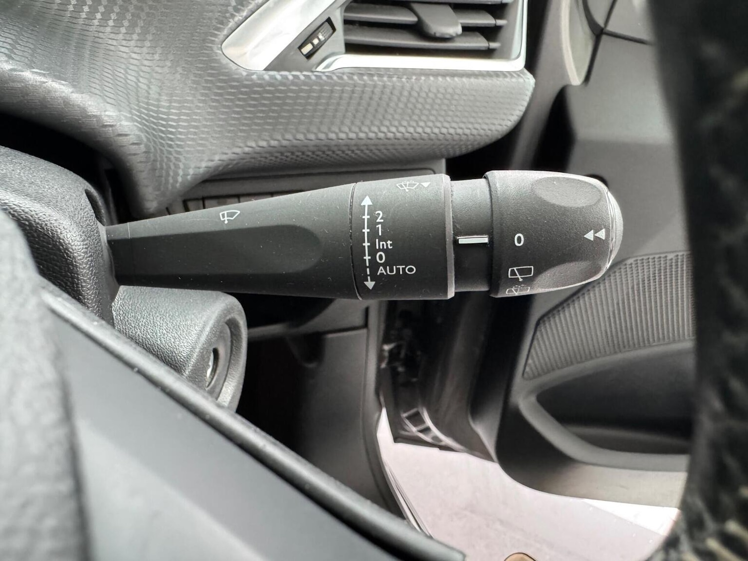 Used Peugeot 208 2018 for sale - 76963303: Photo 25