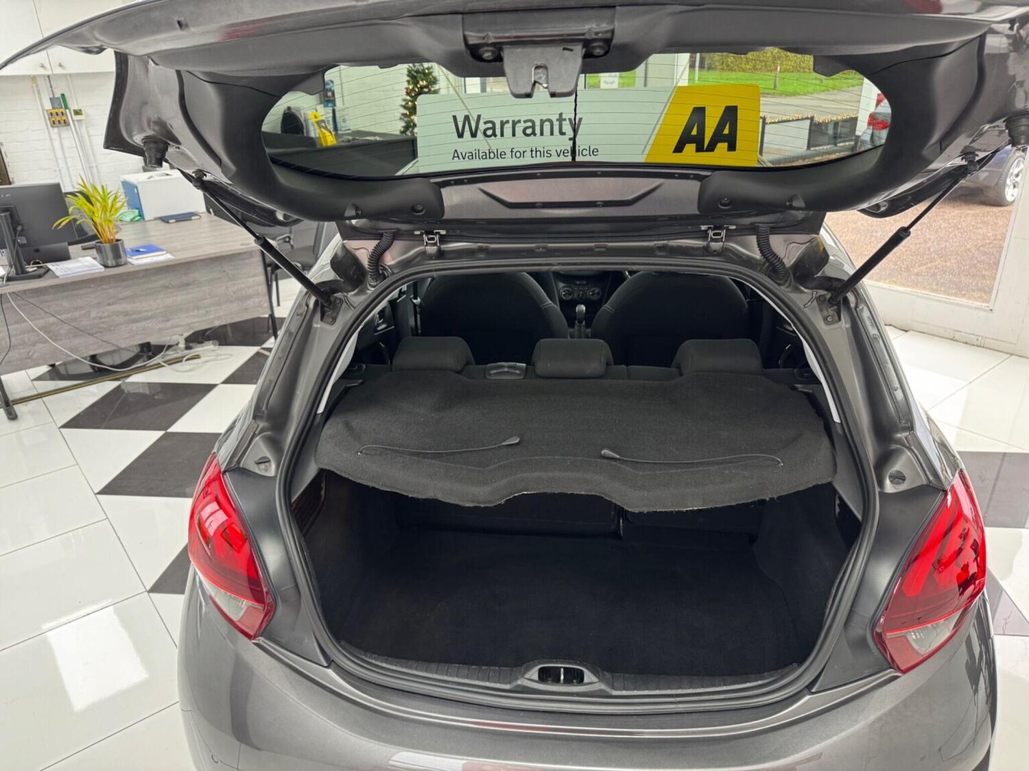 Used Peugeot 208 2018 for sale - 76963303: Photo 39