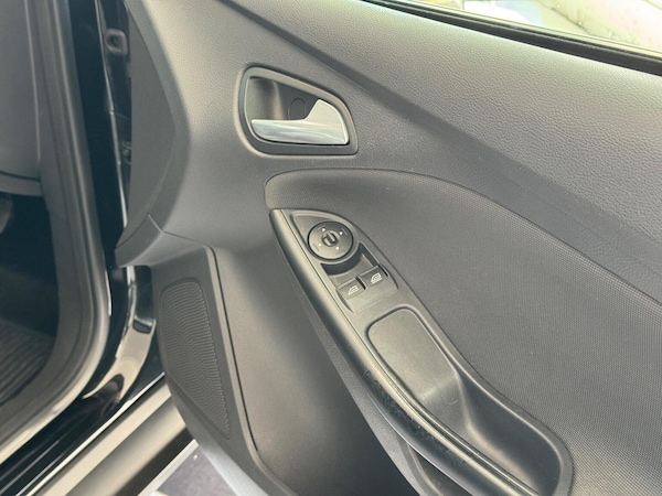Used Ford Focus 2011 for sale - 76070432: Photo 19