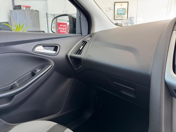 Used Ford Focus 2011 for sale - 76070432: Photo 27