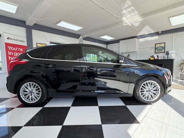 Used Ford Focus 2011 for sale - 76070432: Photo 2