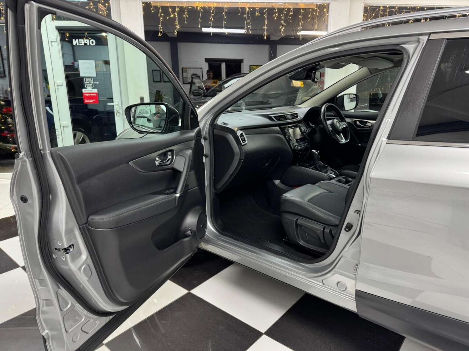 Used Nissan Qashqai 2017 for sale - 76974445: Photo 30