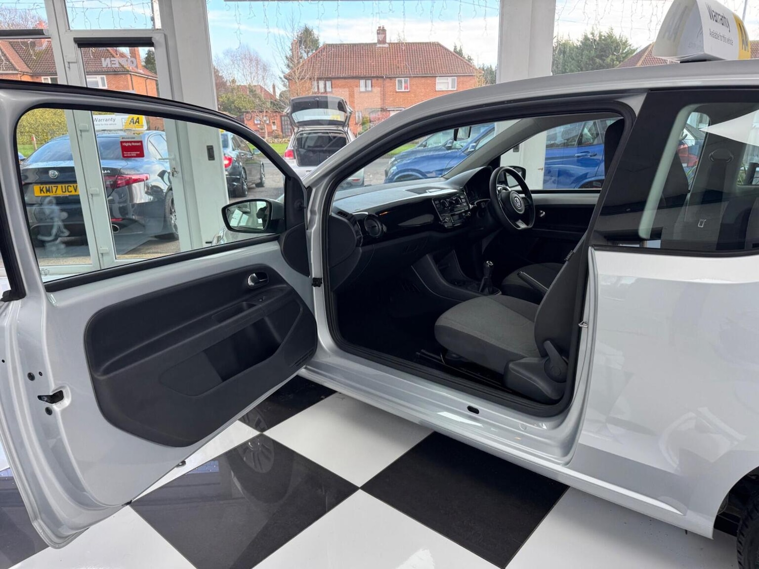 Used Volkswagen up! 2015 for sale - 76837059: Photo 30