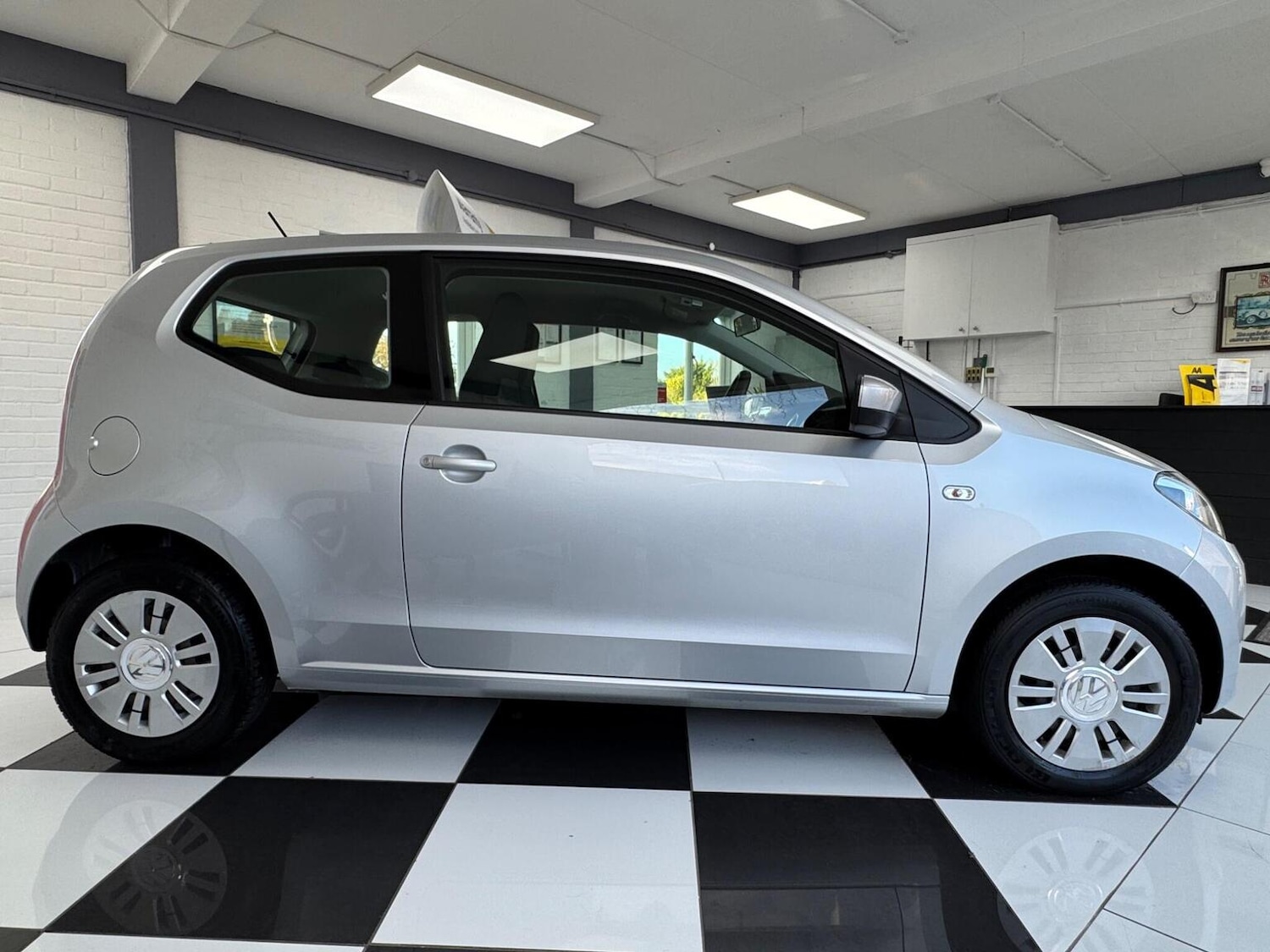 Used Volkswagen up! 2015 for sale - 76837059: Photo 8