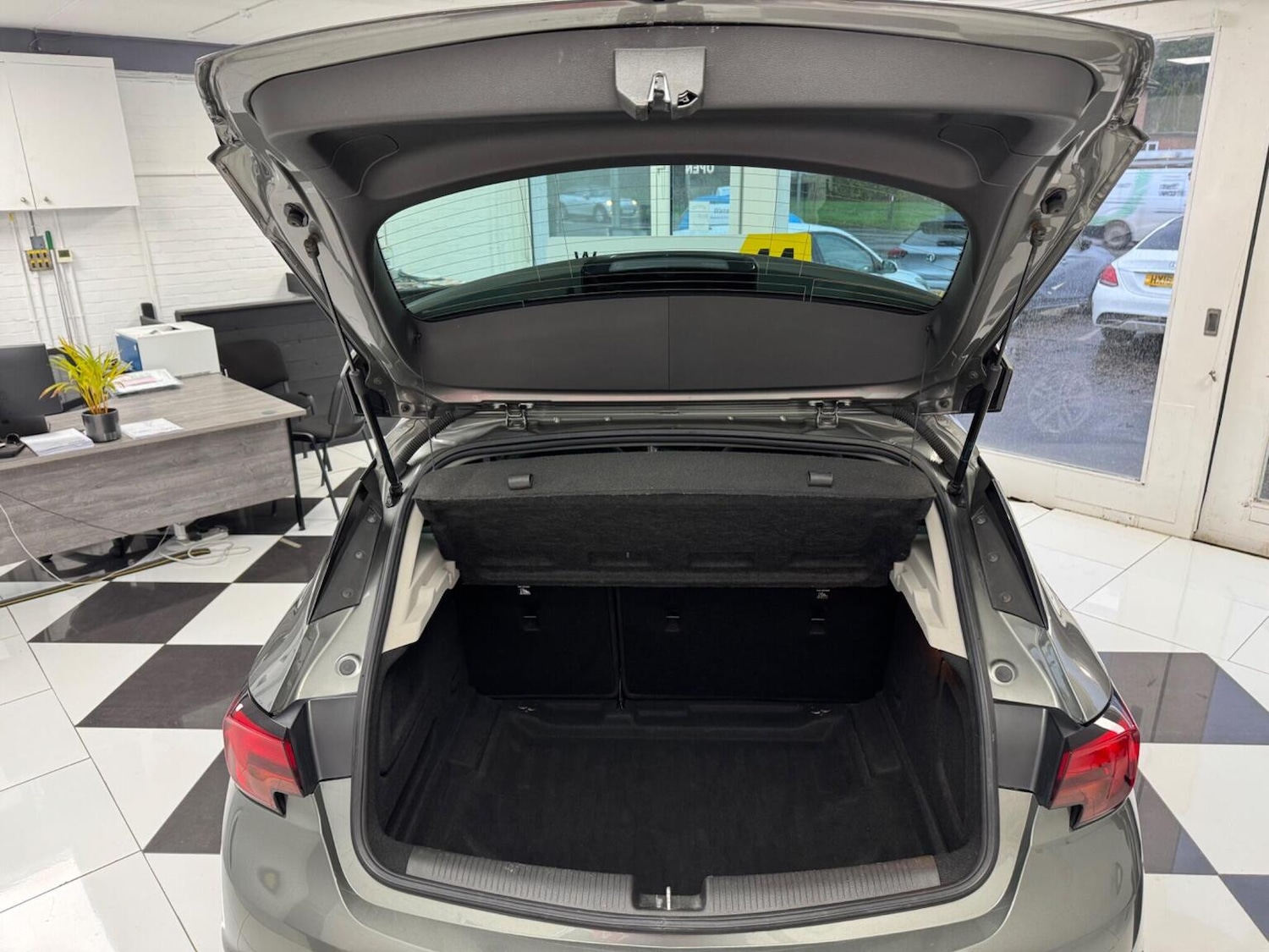 Used Vauxhall Astra 2018 for sale - 77303586: Photo 37