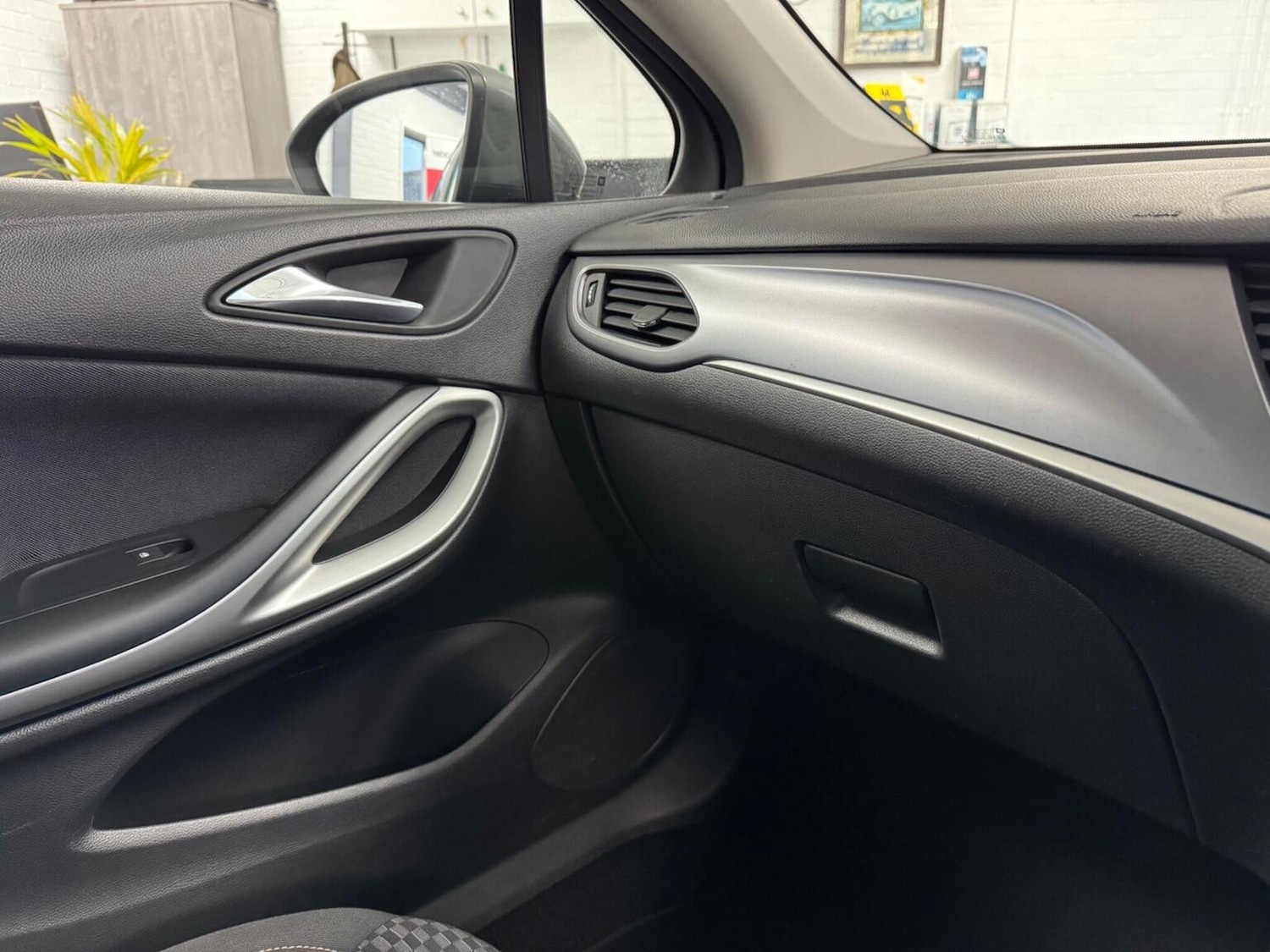 Used Vauxhall Astra 2018 for sale - 77303586: Photo 45