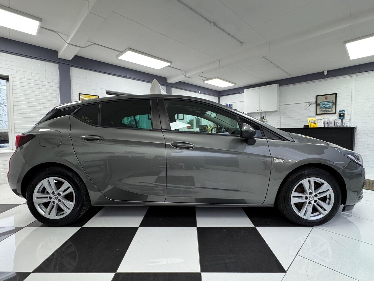 Used Vauxhall Astra 2018 for sale - 77303586: Photo 8