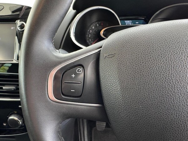 Used Renault Clio 2018 for sale - 75048852: Photo 32