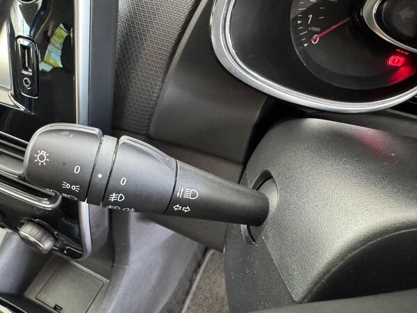 Used Renault Clio 2018 for sale - 75048852: Photo 35