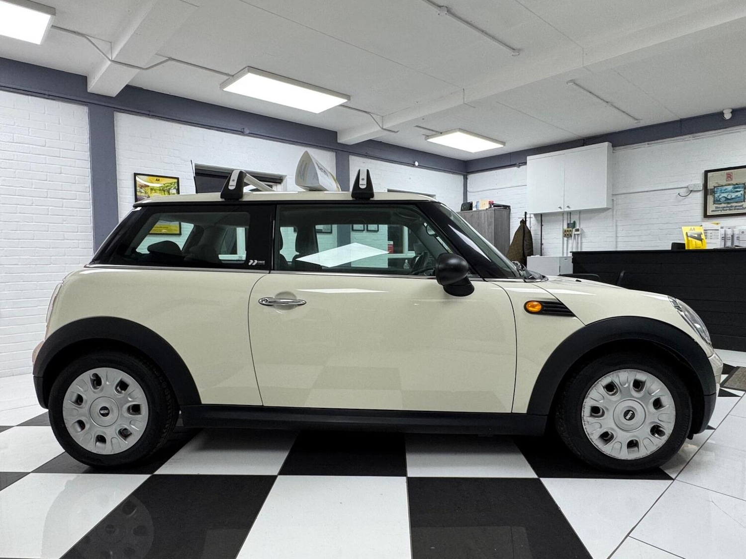 Used MINI Hatch 2010 for sale - 77056624: Photo 8