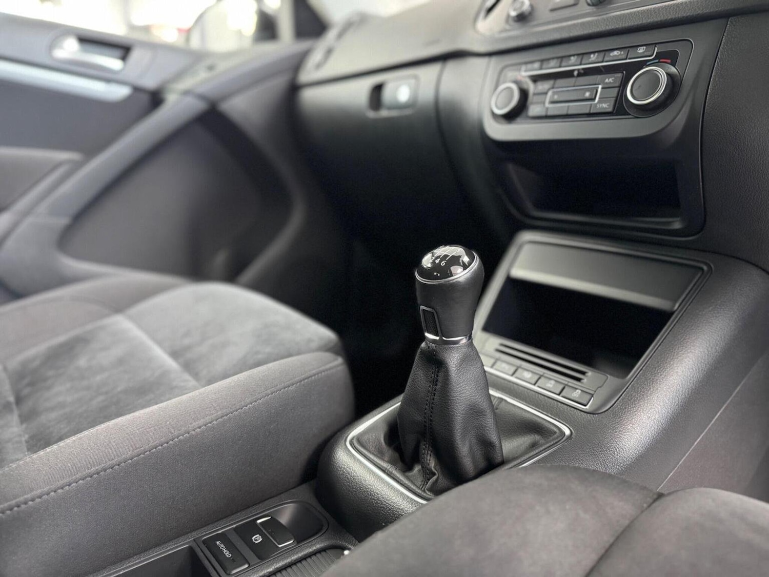 Used Volkswagen Tiguan 2015 for sale - 76430889: Photo 10