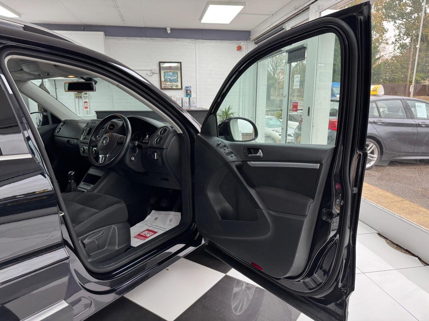 Used Volkswagen Tiguan 2015 for sale - 76430889: Photo 24